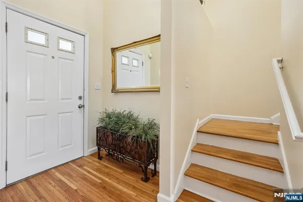 411 HEIGHTS DR 8
