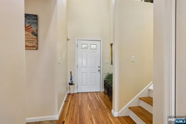 411 HEIGHTS DR 8