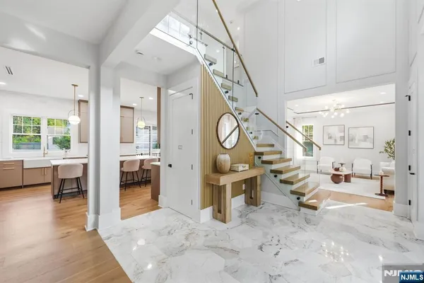 4 ATHENS RD