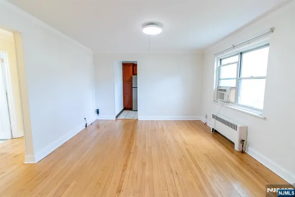 370 ESPLANADE 21