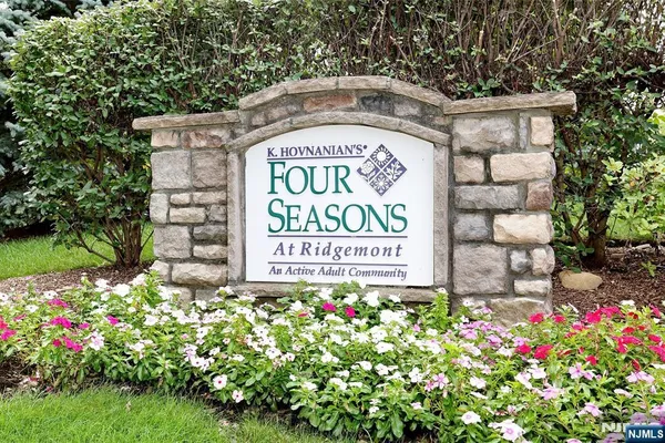 410 FOUR SEASONS LN