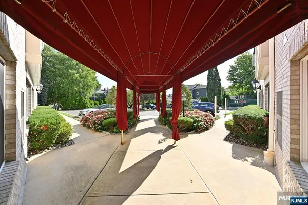 131 CLINTON PL 214