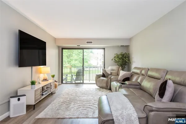 521 PIERMONT AVE 119
