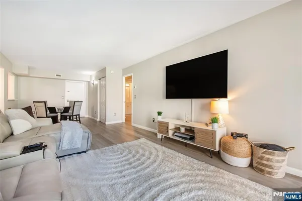 521 PIERMONT AVE 119