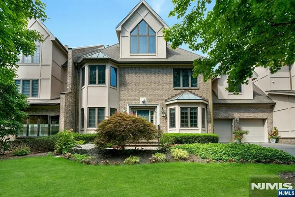 205 BEARWOODS RD