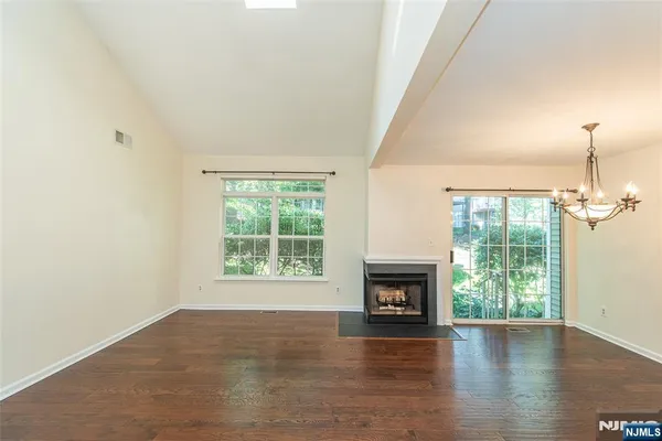 122 WOODMONT DR