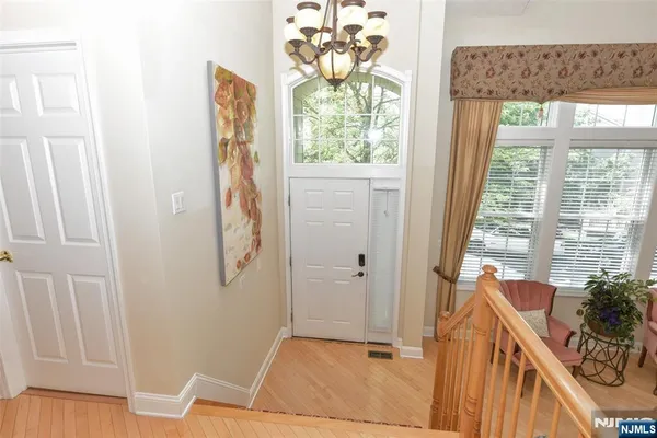 3 SKYVIEW DR
