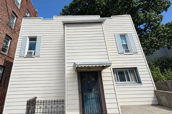 10 BOND ST