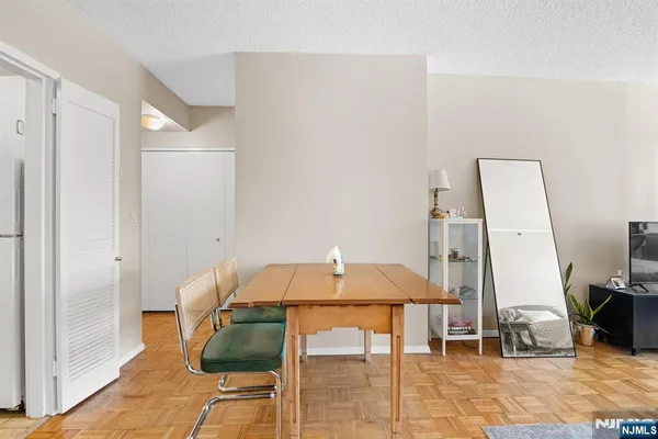 45 RIVER DR 808