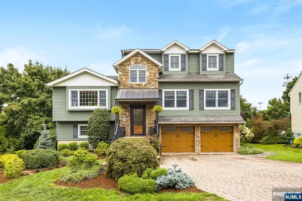 11 TANNERY LN