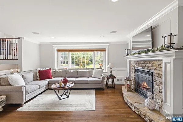 11 TANNERY LN