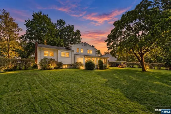 299 CHARNWOOD RD