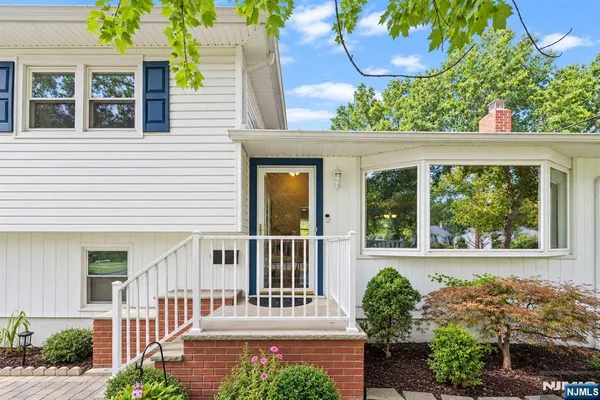 299 CHARNWOOD RD