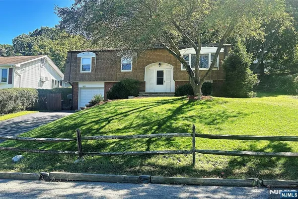 9 BARTON LN