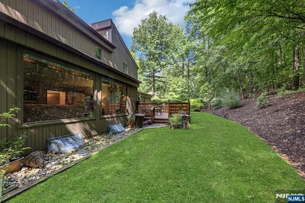 100 CHESHIRE LN