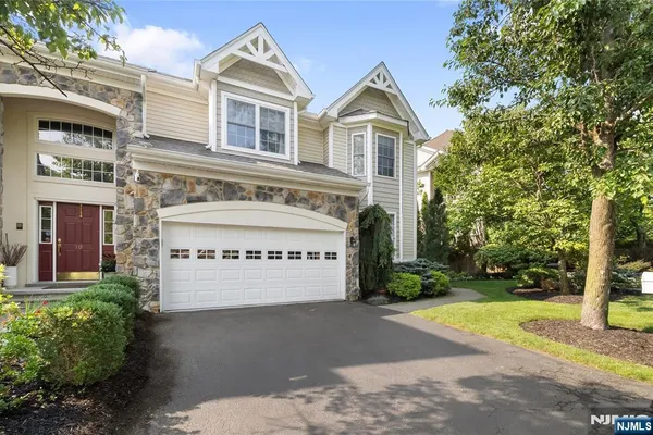 12 TIMBERLINE LN