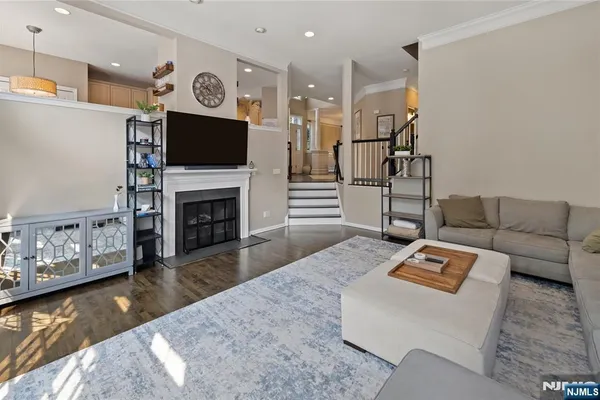 12 TIMBERLINE LN