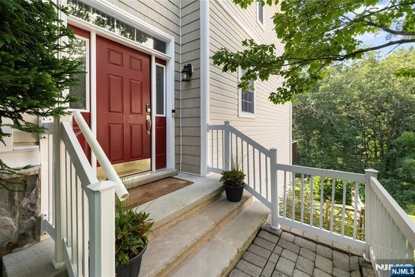 12 TIMBERLINE LN