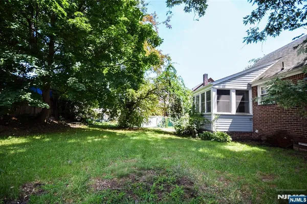 441-443 9TH AVE