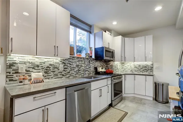 58 GILES AVE 2