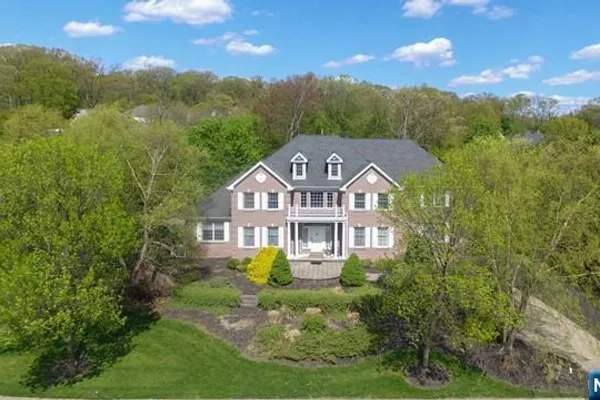 3 BAYBERRY LN