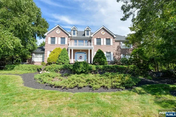 3 BAYBERRY LN