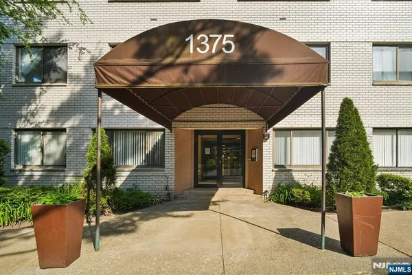 1375 RIVER RD 1A