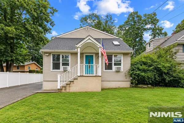17 PEQUOT RD
