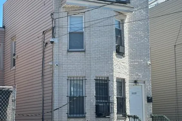 127 VERONA AVE