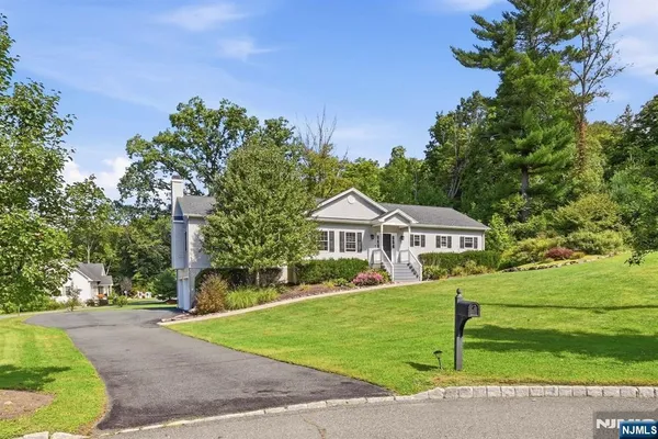 58 LESLIE DR