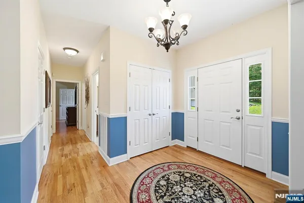 58 LESLIE DR