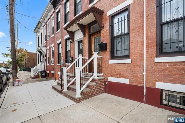 37 EMMET ST