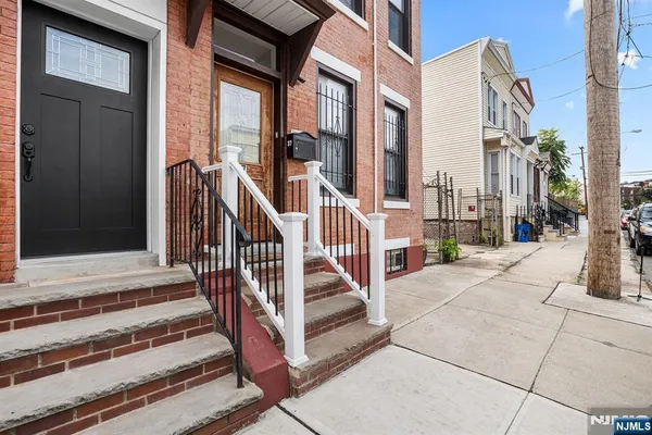 37 EMMET ST