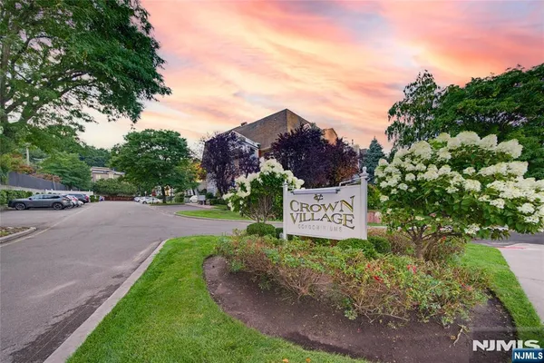 400 CROWN CT 581
