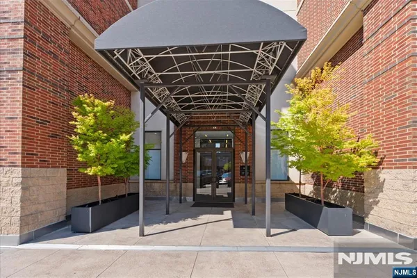 1104 CITY PL