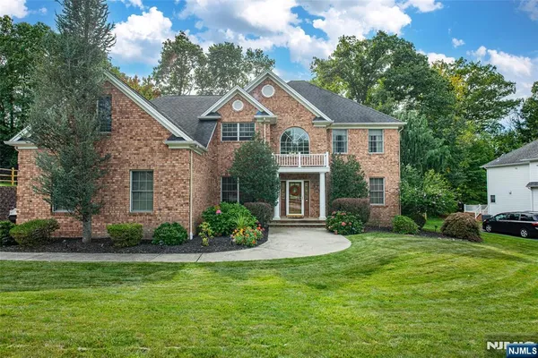 4 HUNTER DR