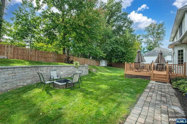 4 HUNTER DR