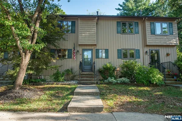 22 INDIAN SPRING LN