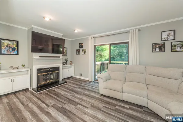 22 INDIAN SPRING LN