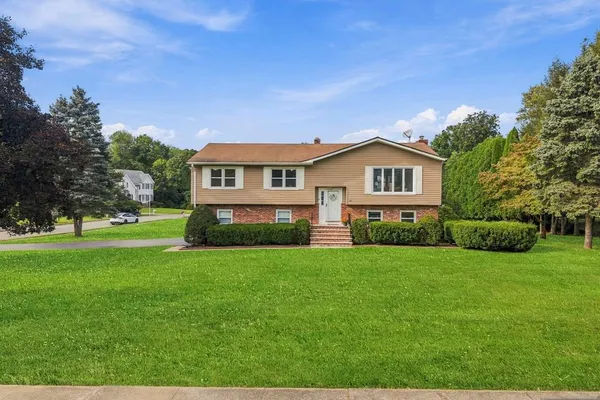22 MARGUERITE LN