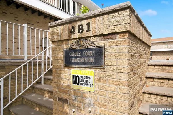 481 WALKER ST 1I