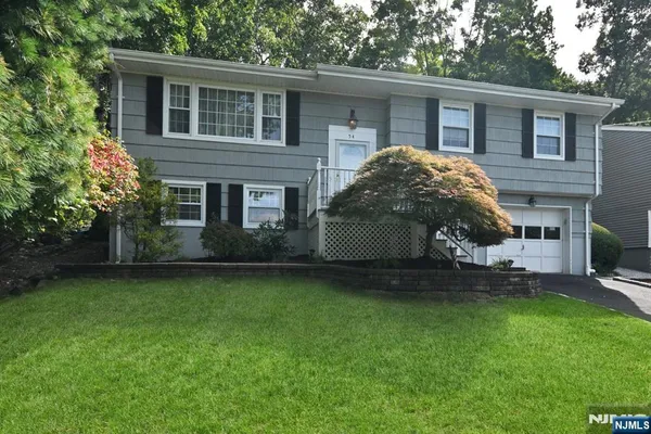 54 WALTON AVE