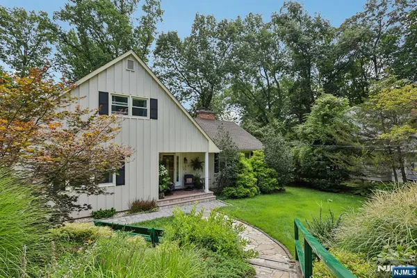 34 FOREST DR