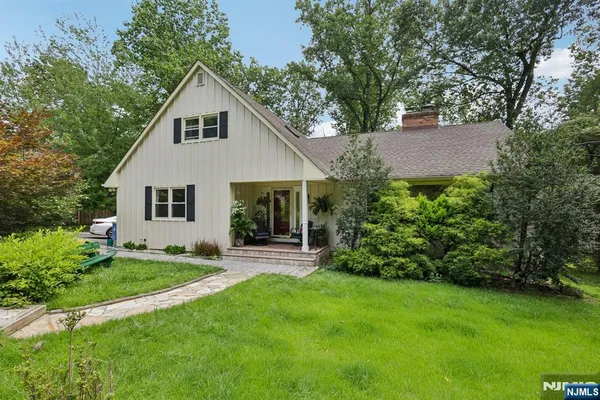 34 FOREST DR