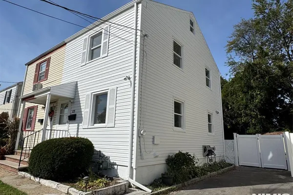 235 WINDSOR AVE