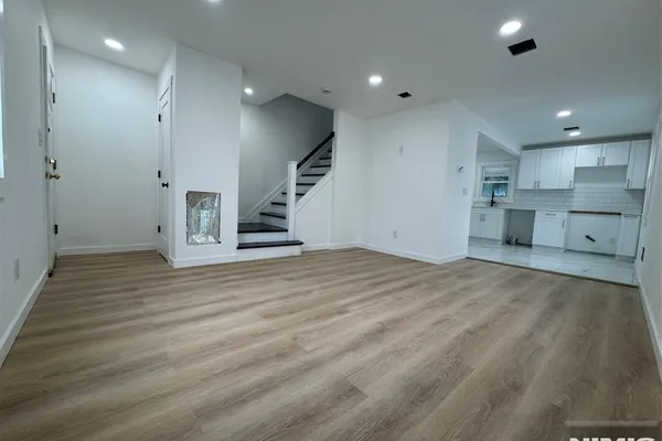 235 WINDSOR AVE