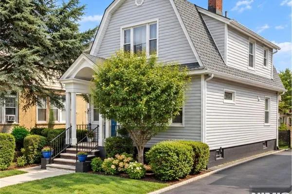 86 SHALER AVE