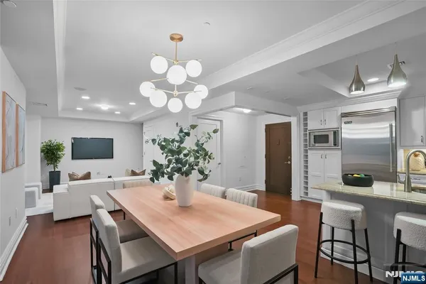 22 OXFORD LNDG