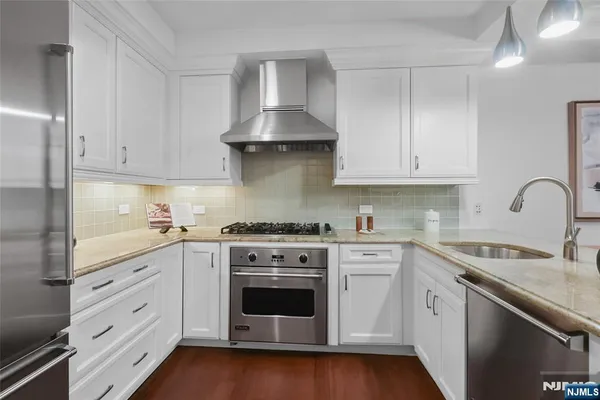 22 OXFORD LNDG