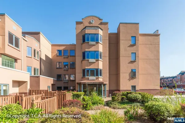 403 FRANKLIN CT 403